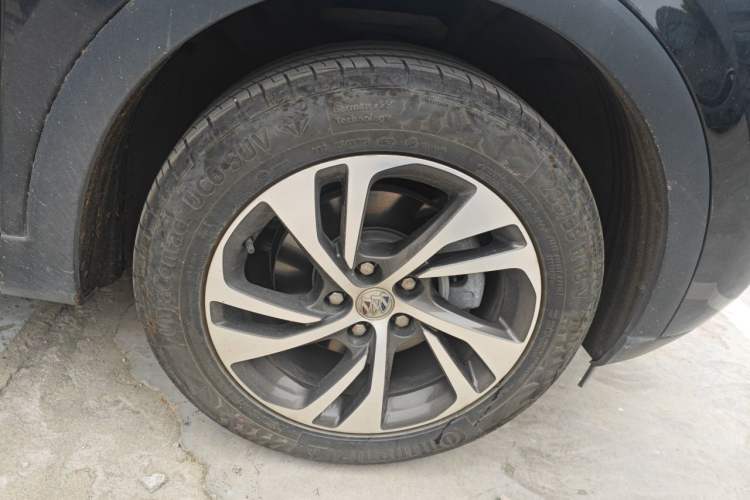 Used Buick Envision 2023 Encore S 552T Two-Wheel Drive Luxury Model Right Front Wheel Hub