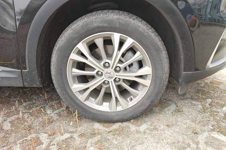Used Buick Envision 2023 Encore Plus 652T Five-Seat Luxury Model Right Front Wheel Hub
