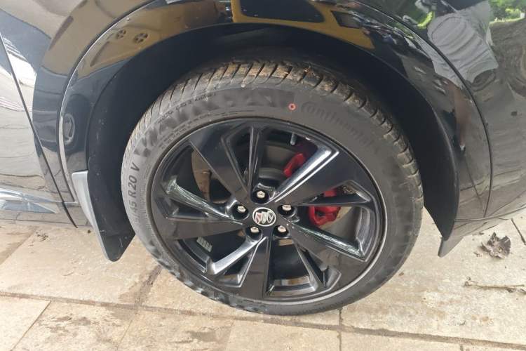 Used Buick Envision 2023 Encore S GS Four-Wheel Drive Sport Model Right Front Wheel Hub