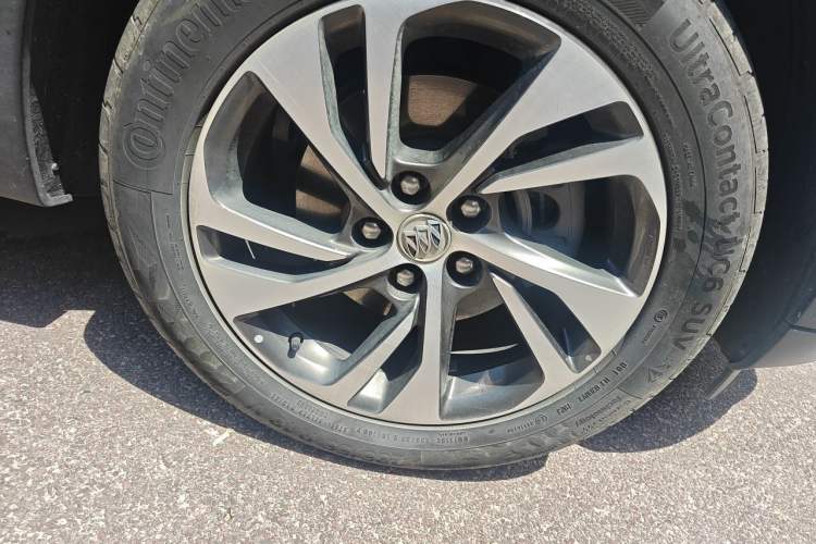 Used Buick Envision 2023 Encore S 552T Two-Wheel Drive Luxury Model Right Front Wheel Hub