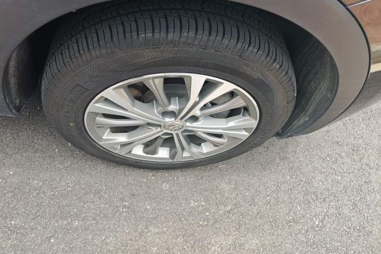 Used Buick Envision 2023 Encore Plus 652T Five-Seat Luxury Model Right Front Wheel Hub