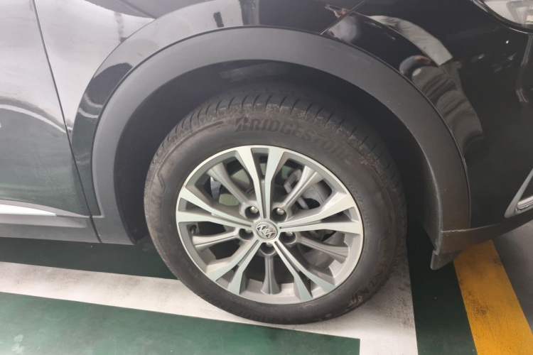 Used Buick Envision 2023 Encore Plus 652T Five-Seat All-Wheel-Drive Luxury Model Right Front Wheel Hub