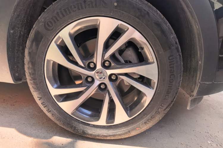 Used Buick Envision 2023 Encore S 652T Two-Wheel-Drive Luxury Model Right Front Wheel Hub