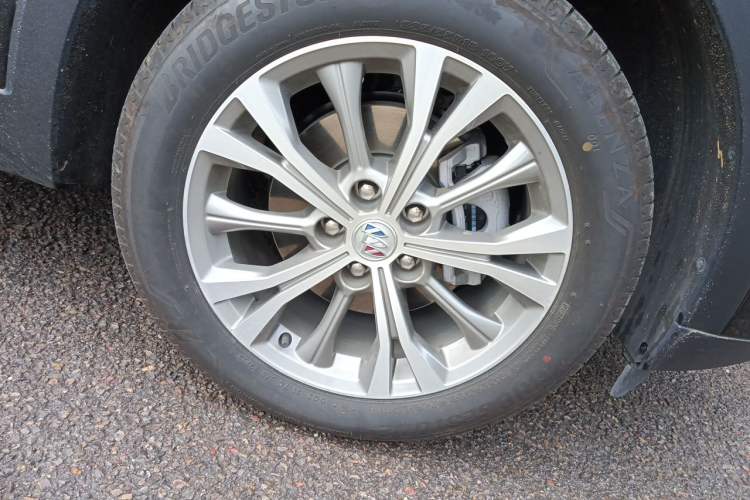 Used Buick Envision 2023 Encore Plus 652T Five-Seat Luxury Model Right Front Wheel Hub