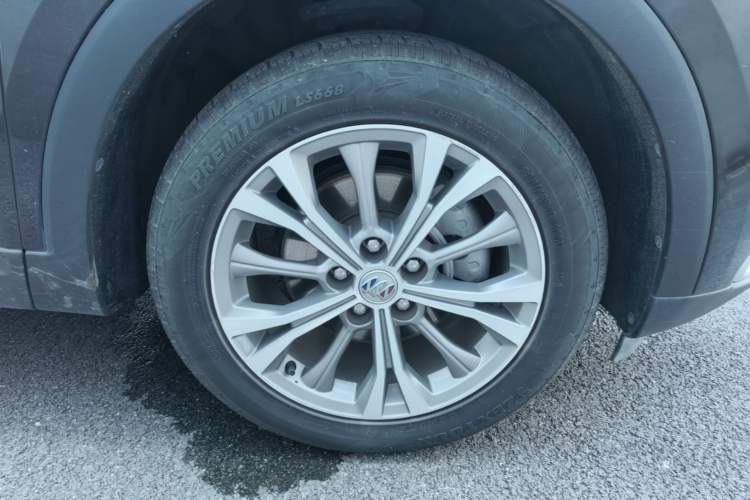 Used Buick Envision 2023 Encore Plus 652T Five-Seat Luxury Model Right Front Wheel Hub
