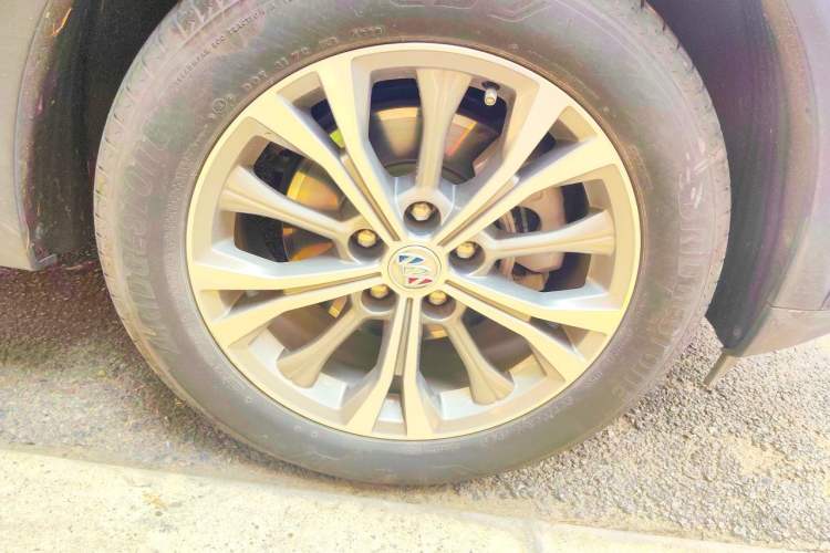 Used Buick Envision 2023 Encore Plus 652T Five-Seat Luxury Model Right Front Wheel Hub