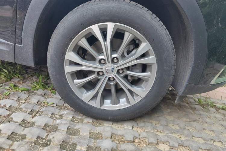 Used Buick Envision 2023 Encore Plus 652T Five-Seat Luxury Model Right Front Wheel Hub