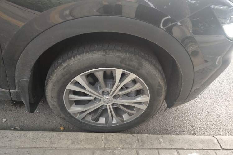 Used Buick Envision 2023 Encore Plus 652T Five-Seat All-Wheel-Drive Luxury Model Right Front Wheel Hub
