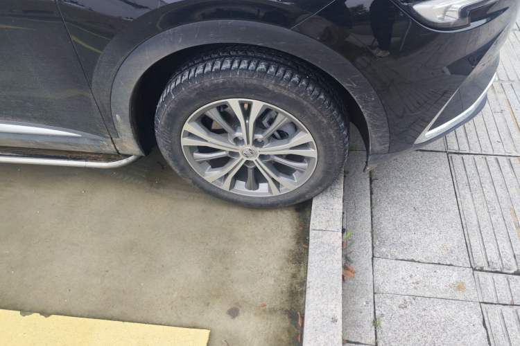 Used Buick Envision 2023 Encore Plus 652T Five-Seat Luxury Model Right Front Wheel Hub