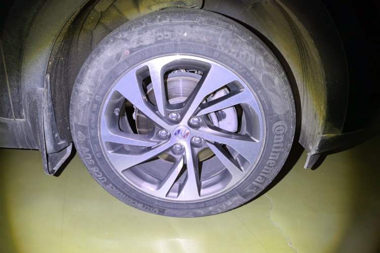 Used Buick Envision 2023 Encore S 552T Two-Wheel Drive Luxury Model Right Front Wheel Hub