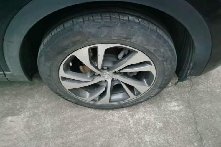 Used Buick Envision 2023 Encore S 552T Two-Wheel Drive Luxury Model Right Front Wheel Hub