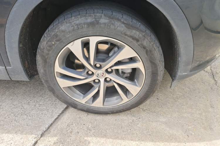 Used Buick Envision 2023 Encore S 652T Two-Wheel-Drive Luxury Model Right Front Wheel Hub