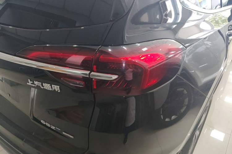 Used Buick Envision 2023 Encore Plus 652T Five-Seat All-Wheel-Drive Luxury Model Right Rear Taillight