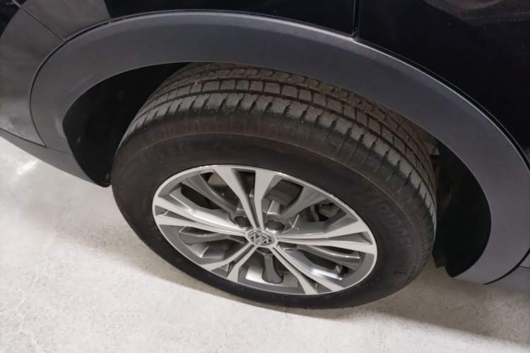 Used Buick Envision 2023 Encore Plus 652T Five-Seat Luxury Model Right Rear Wheel Hub