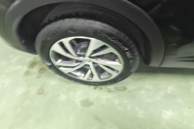 Used Buick Envision 2023 Encore S 652T Two-Wheel-Drive Luxury Model Right Rear Wheel Hub