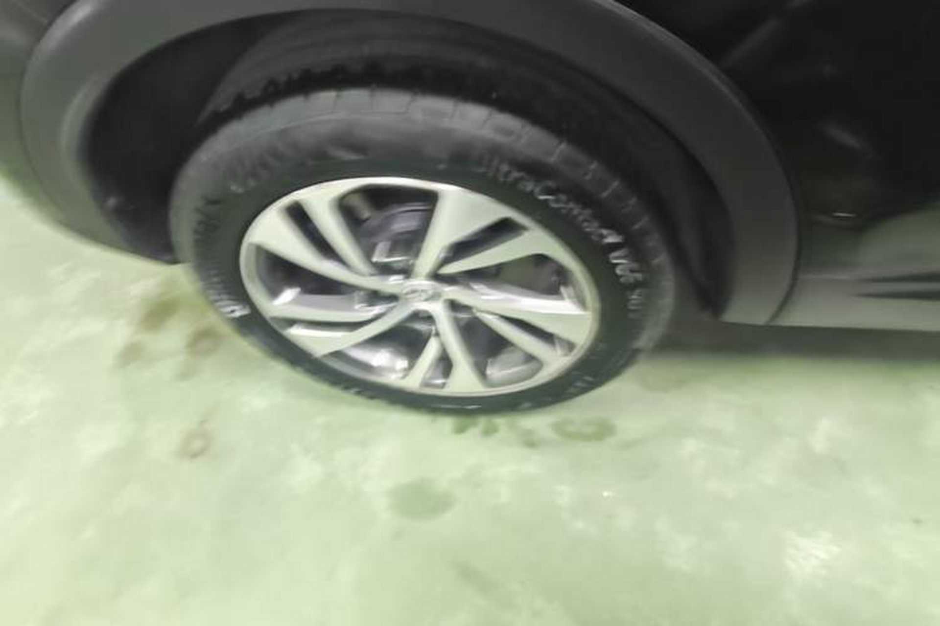 Used Buick Envision 2023 Encore S 652T Two-Wheel-Drive Luxury Model Right Rear Wheel Hub