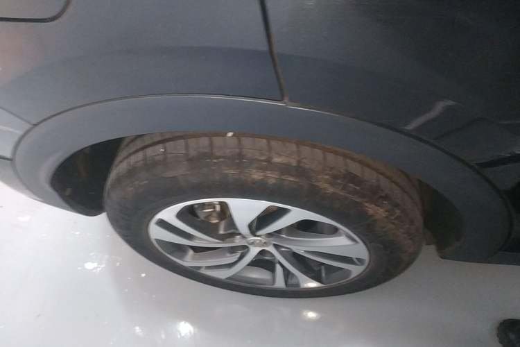 Used Buick Envision 2023 Encore S 552T Two-Wheel Drive Luxury Model Right Rear Wheel Hub