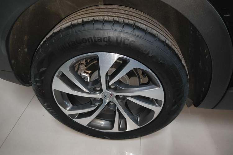 Used Buick Envision 2023 Encore S 552T Two-Wheel Drive Luxury Model Right Rear Wheel Hub