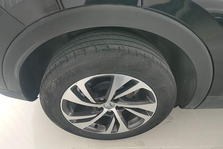 Used Buick Envision 2023 Encore S 552T Two-Wheel Drive Luxury Model Right Rear Wheel Hub