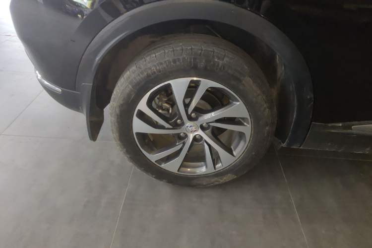 Used Buick Envision 2023 Encore S 552T Two-Wheel Drive Luxury Model Right Rear Wheel Hub