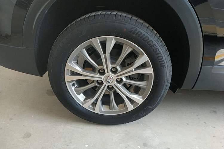 Used Buick Envision 2023 Encore Plus 652T Five-Seat Luxury Model Right Rear Wheel Hub