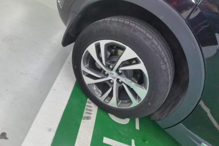Used Buick Envision 2023 Encore S 652T Two-Wheel-Drive Luxury Model Right Rear Wheel Hub