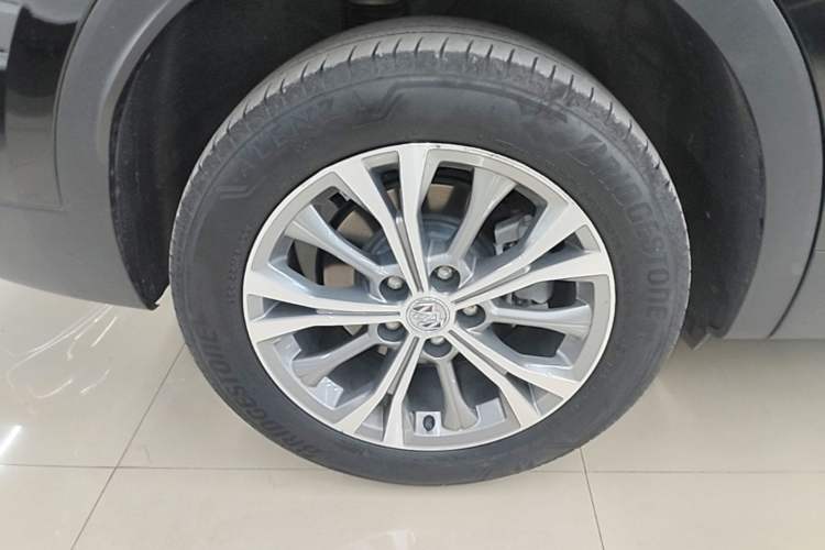 Used Buick Envision 2023 Encore Plus 652T Five-Seat Luxury Model Right Rear Wheel Hub