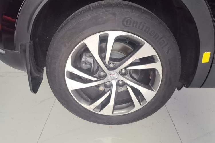 Used Buick Envision 2023 Encore S 652T Two-Wheel-Drive Luxury Model Right Rear Wheel Hub