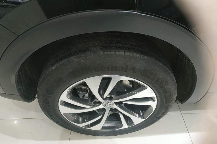 Used Buick Envision 2023 Encore S 552T Two-Wheel Drive Luxury Model Right Rear Wheel Hub