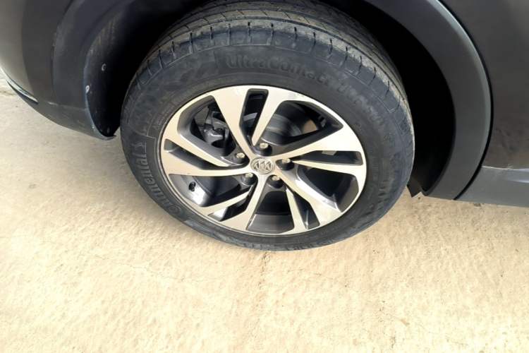 Used Buick Envision 2023 Encore S 552T Two-Wheel Drive Luxury Model Right Rear Wheel Hub