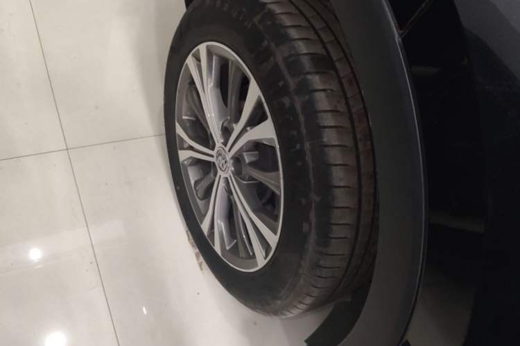 Used Buick Envision 2023 Encore Plus 652T Five-Seat All-Wheel-Drive Luxury Model Right Rear Wheel Hub