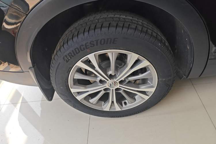 Used Buick Envision 2023 Encore Plus 652T Five-Seat Luxury Model Right Rear Wheel Hub