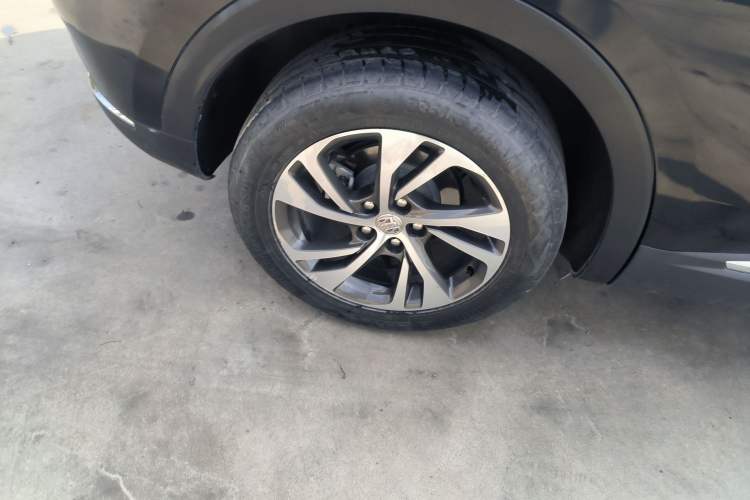 Used Buick Envision 2023 Encore S 552T Two-Wheel Drive Luxury Model Right Rear Wheel Hub
