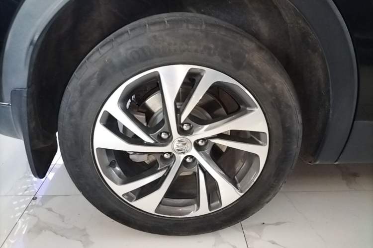 Used Buick Envision 2023 Encore S 652T Two-Wheel-Drive Luxury Model Right Rear Wheel Hub