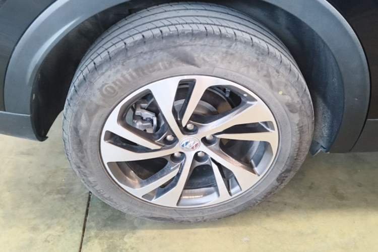 Used Buick Envision 2023 Encore S 552T Two-Wheel Drive Luxury Model Right Rear Wheel Hub