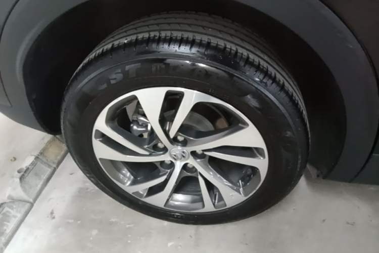 Used Buick Envision 2023 Encore S 552T Two-Wheel Drive Luxury Model Right Rear Wheel Hub