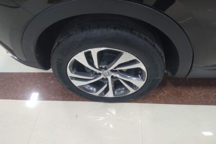Used Buick Envision 2023 Encore S 552T Two-Wheel Drive Luxury Model Right Rear Wheel Hub