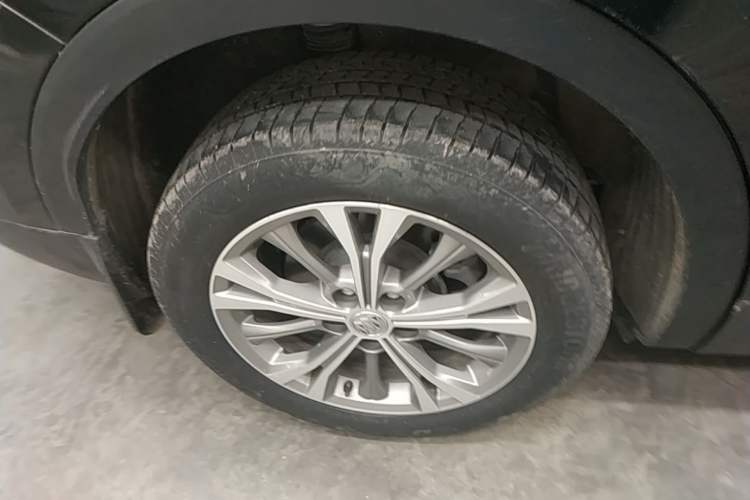 Used Buick Envision 2023 Encore Plus 652T Five-Seat Luxury Model Right Rear Wheel Hub