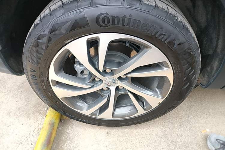 Used Buick Envision 2023 Encore S 552T Two-Wheel Drive Luxury Model Right Rear Wheel Hub