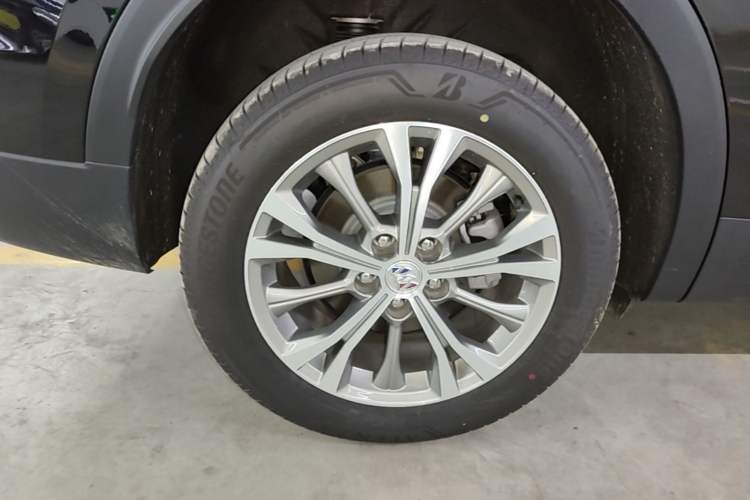 Used Buick Envision 2023 Encore Plus 652T Five-Seat Luxury Model Right Rear Wheel Hub