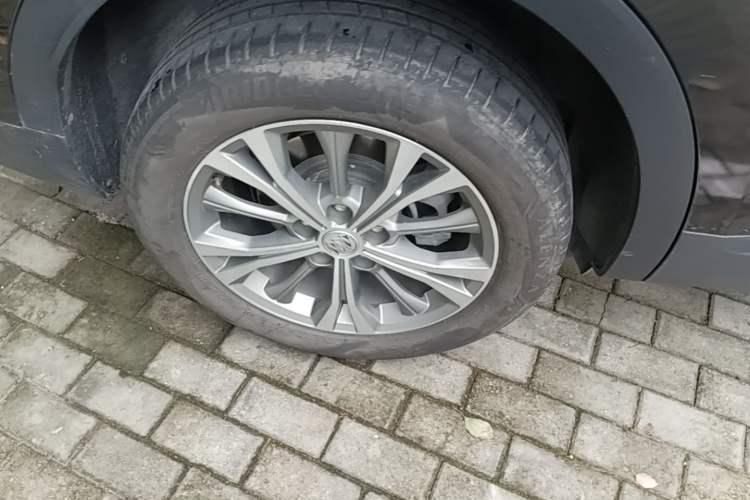 Used Buick Envision 2023 Encore Plus 652T Five-Seat Luxury Model Right Rear Wheel Hub