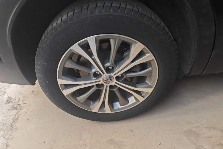 Used Buick Envision 2023 Encore Plus 652T Five-Seat Luxury Model Right Rear Wheel Hub