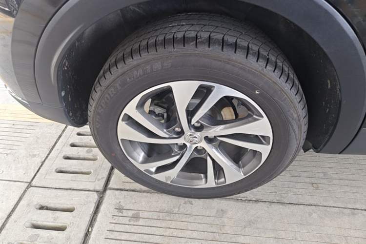 Used Buick Envision 2023 Encore S 552T Two-Wheel Drive Luxury Model Right Rear Wheel Hub