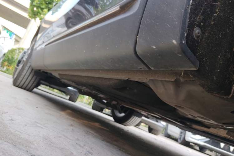 Used Buick Envision 2023 Encore S 652T Two-Wheel-Drive Luxury Model Right Side Sill