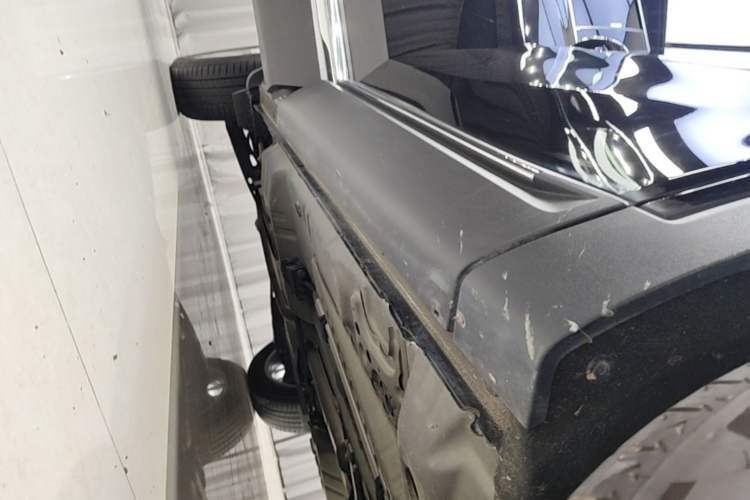 Used Buick Envision 2023 Encore Plus 652T Five-Seat All-Wheel-Drive Luxury Model Right Side Sill