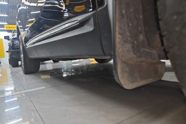 Used Buick Envision 2023 Encore Plus 652T Five-Seat Luxury Model Right Side Sill