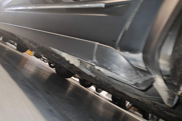 Used Buick Envision 2023 Encore Plus 652T Five-Seat Luxury Model Right Side Sill