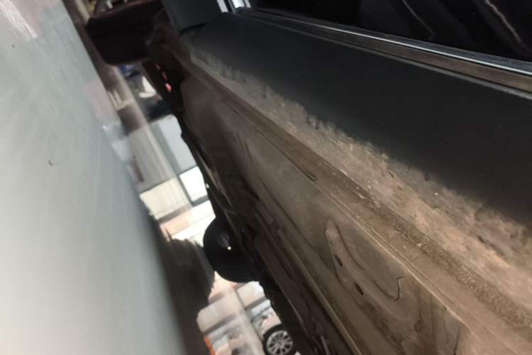 Used Buick Envision 2023 Encore Plus 652T Five-Seat All-Wheel-Drive Luxury Model Right Side Sill