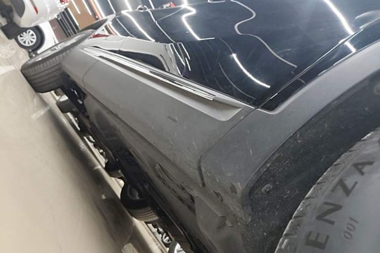 Used Buick Envision 2023 Encore Plus 652T Five-Seat Luxury Model Right Side Sill