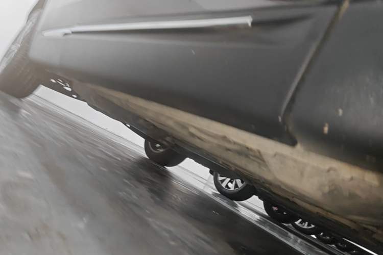 Used Buick Envision 2023 Encore Plus 652T Five-Seat Luxury Model Right Side Sill